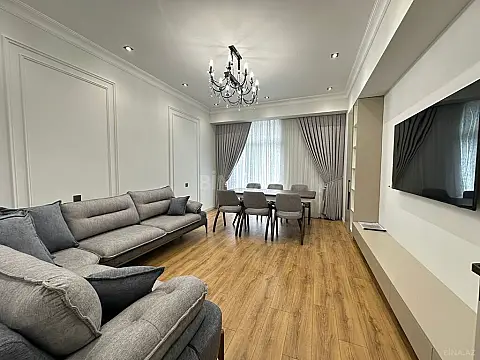 Kirayə verilir 4 otaqlı mənzil 160 m² — Bakı 4 otaq 160.00 m²