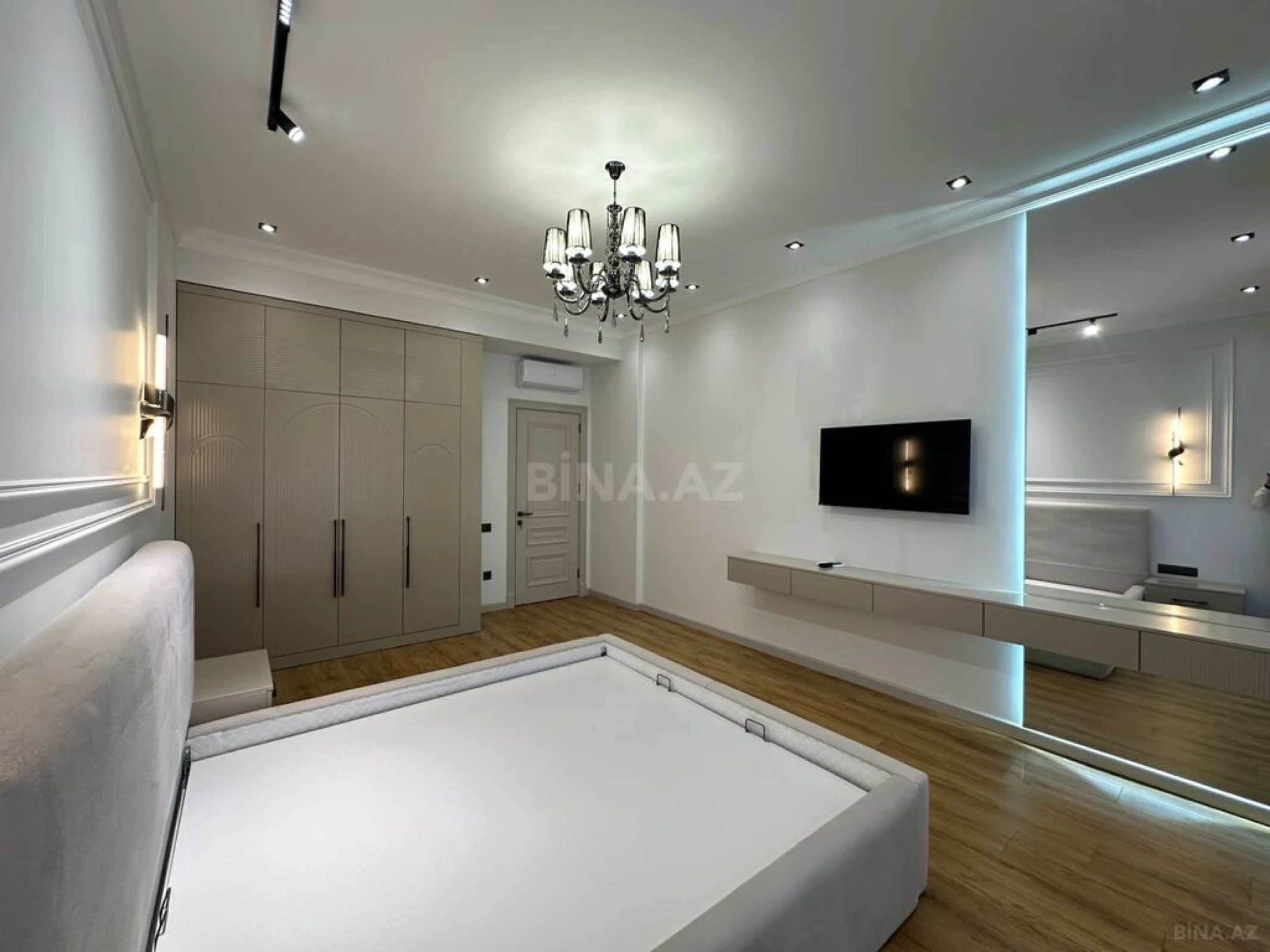 Kirayə verilir 4 otaqlı mənzil 160 m²