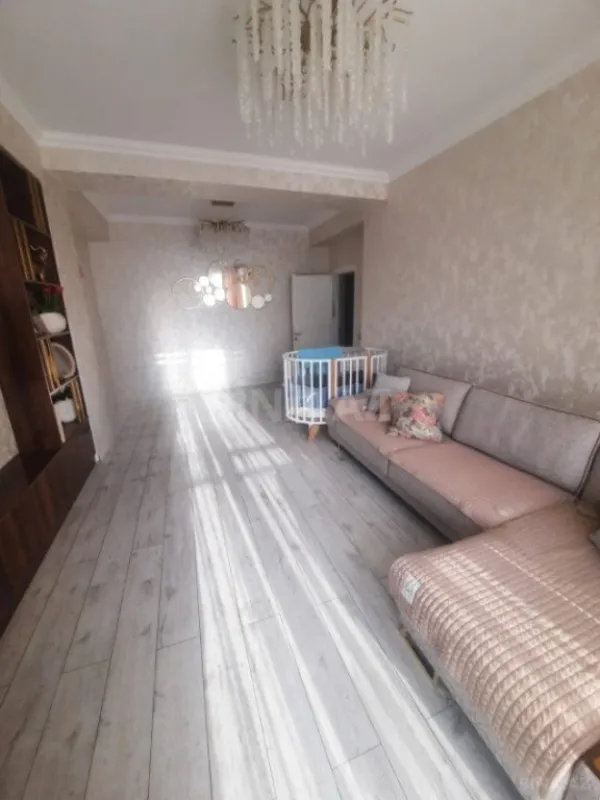 Satılır 2 otaqlı mənzil 77 m²