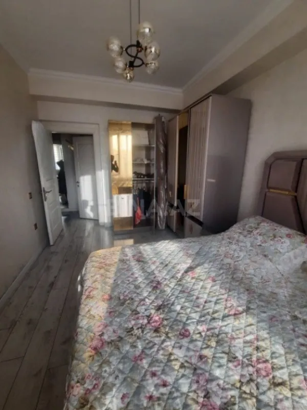Satılır 2 otaqlı mənzil 77 m²
