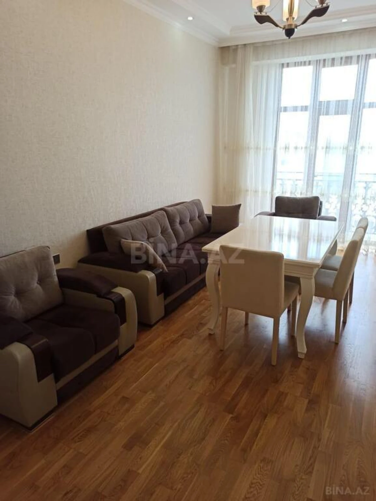 Kirayə verilir 2 otaqlı mənzil 75 m²