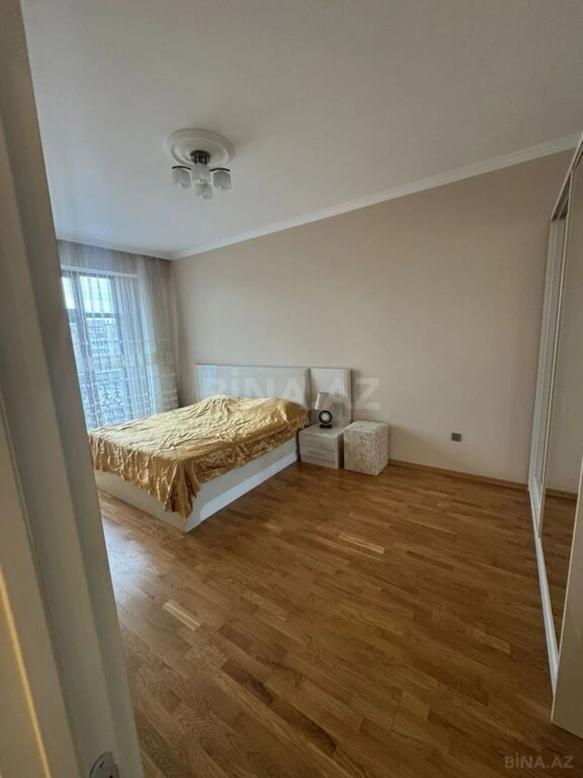 Kirayə verilir 2 otaqlı mənzil 75 m²
