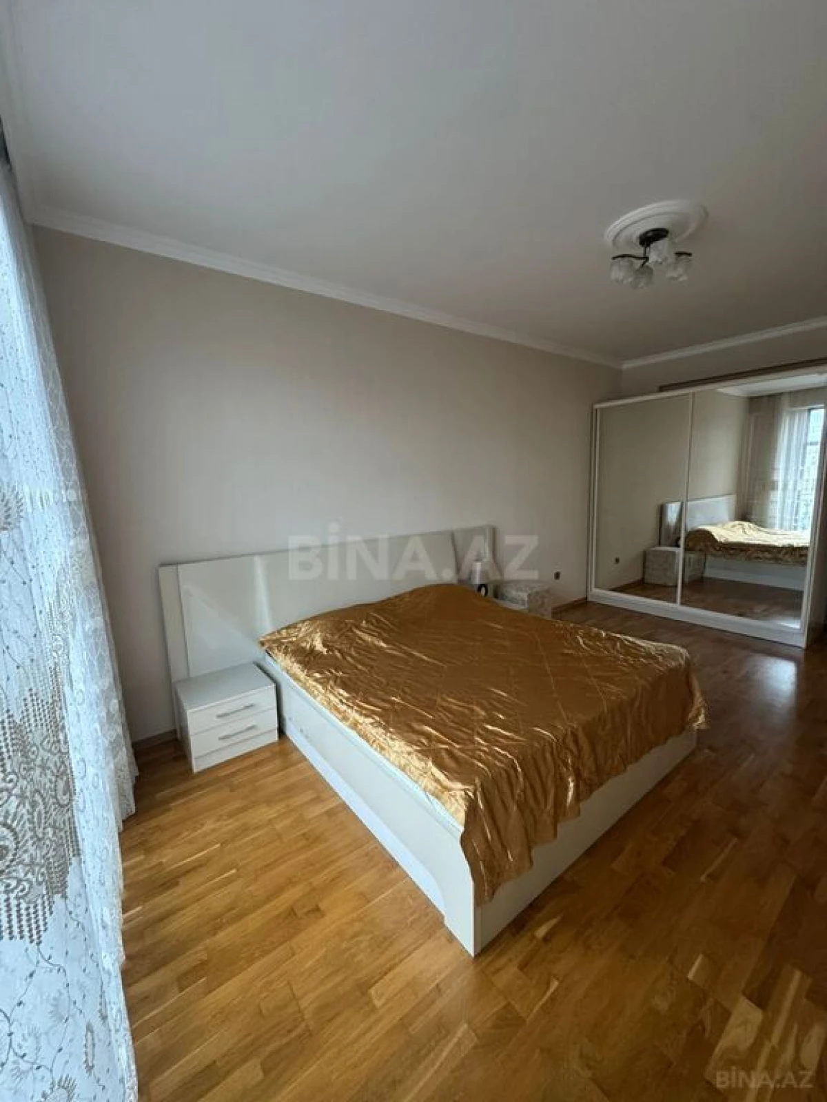 Kirayə verilir 2 otaqlı mənzil 75 m²