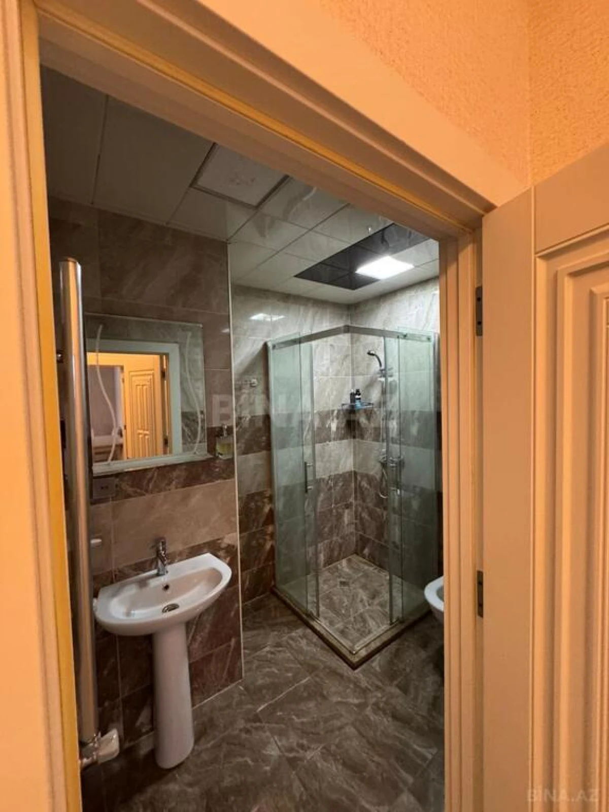 Kirayə verilir 2 otaqlı mənzil 75 m²