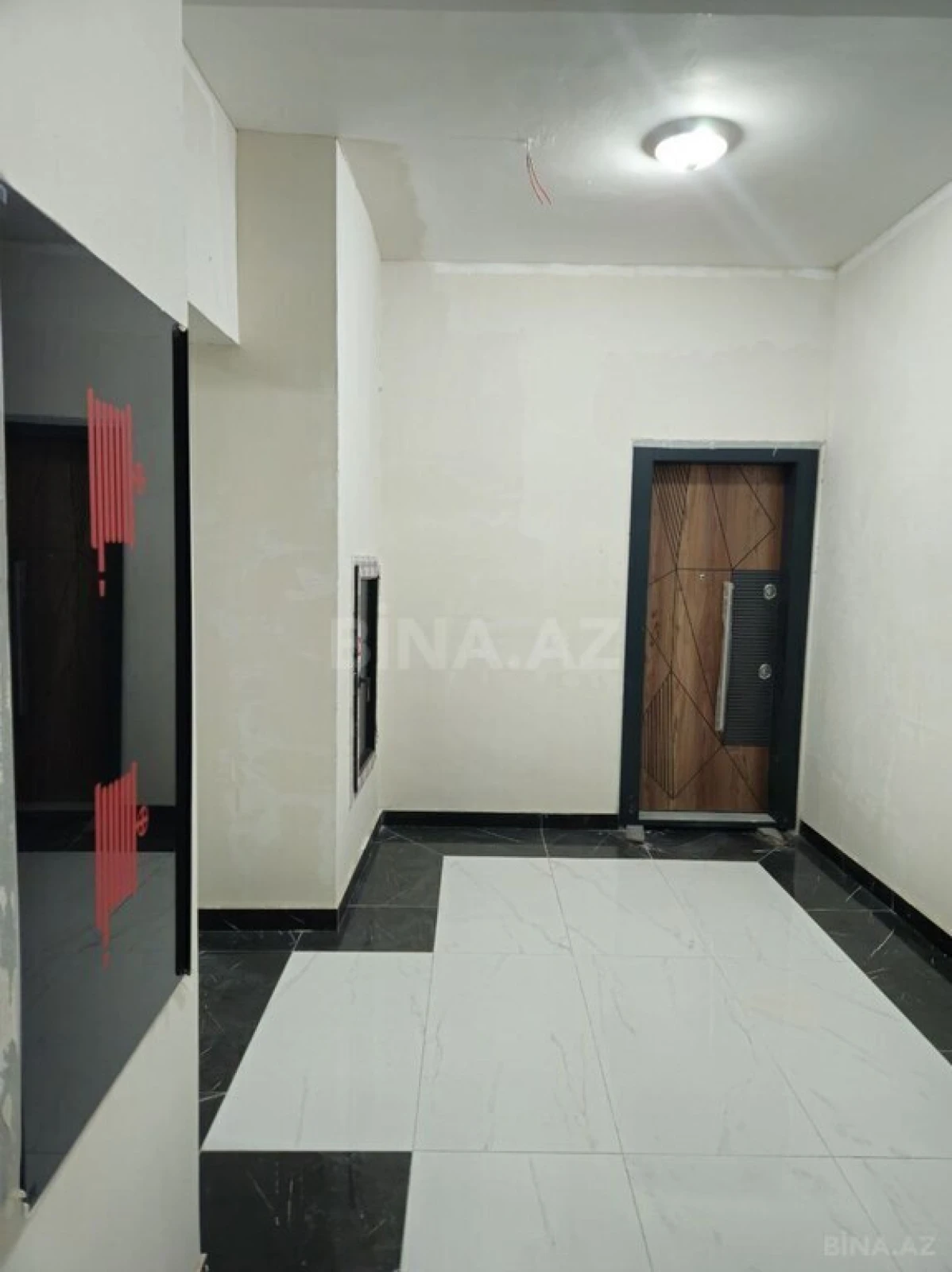 Satılır 5 otaqlı mənzil 267 m²