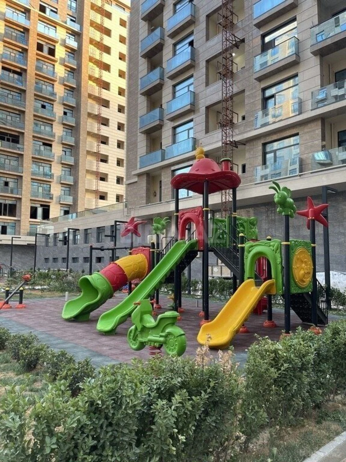 Satılır 5 otaqlı mənzil 267 m²