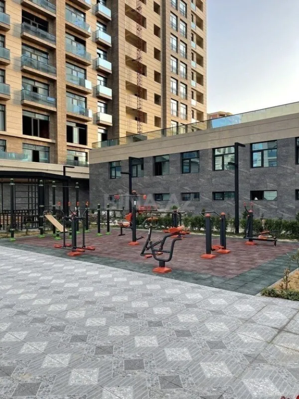 Satılır 5 otaqlı mənzil 267 m²