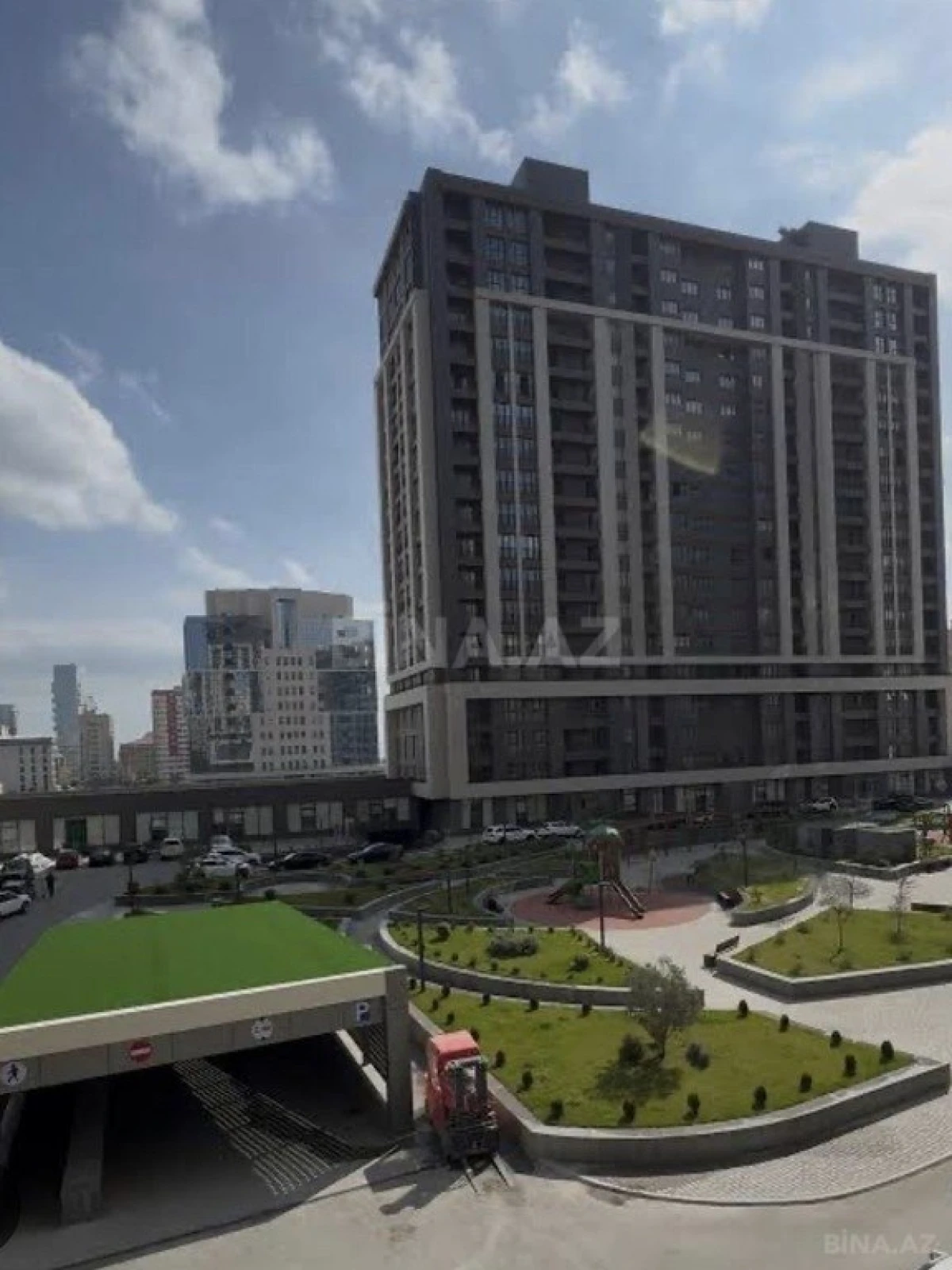 Satılır 3 otaqlı mənzil 124 m²