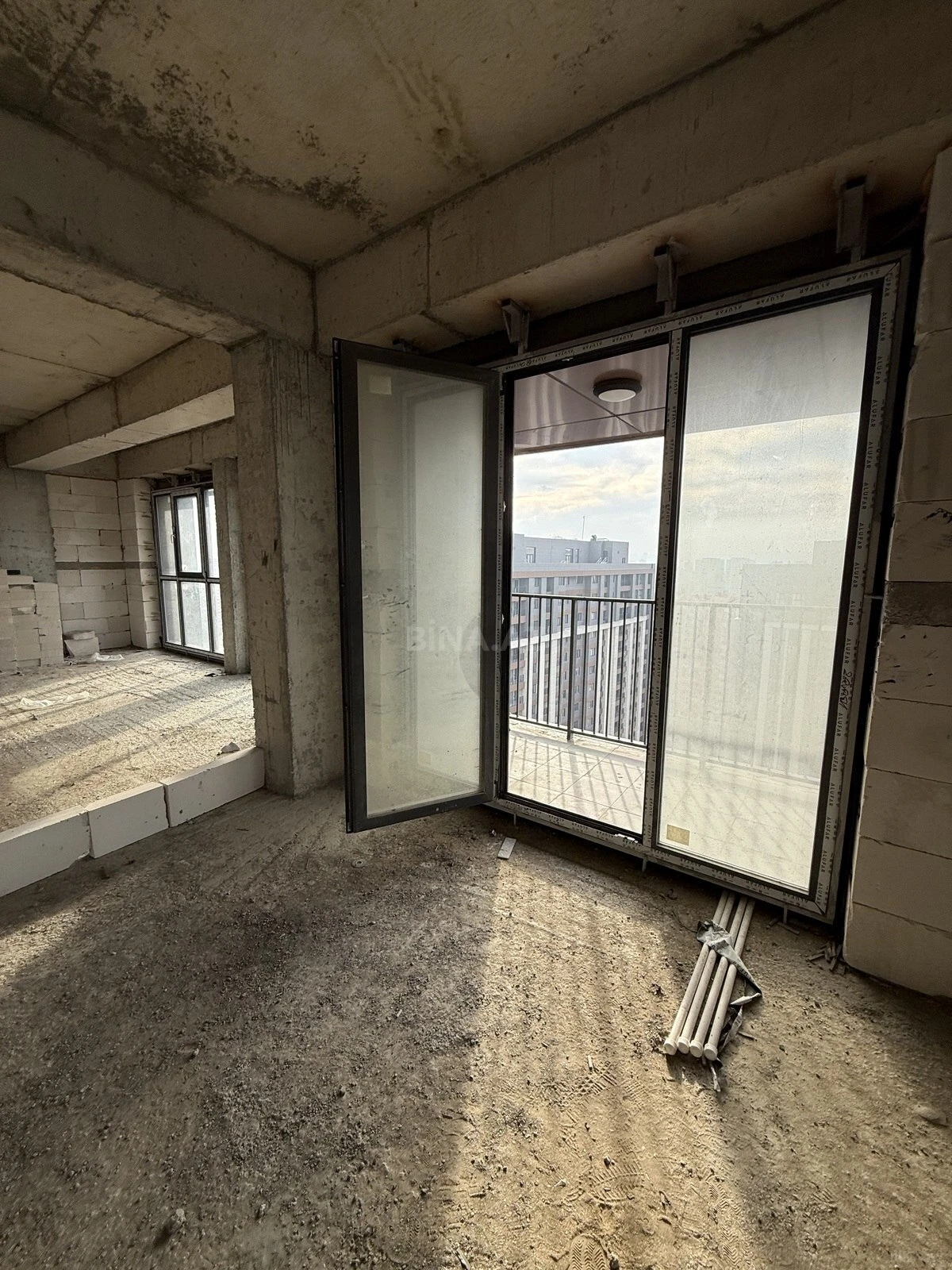 Satılır 3 otaqlı mənzil 124 m²