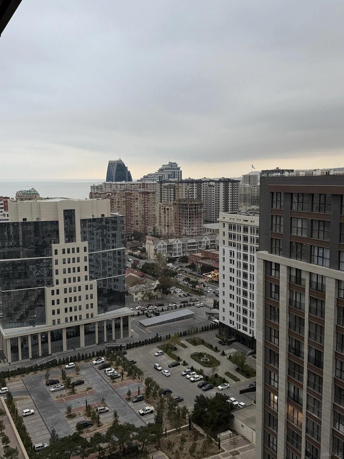 Satılır 3 otaqlı mənzil 124 m²