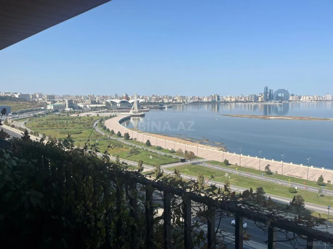 Satılır 3 otaqlı mənzil 249 m²