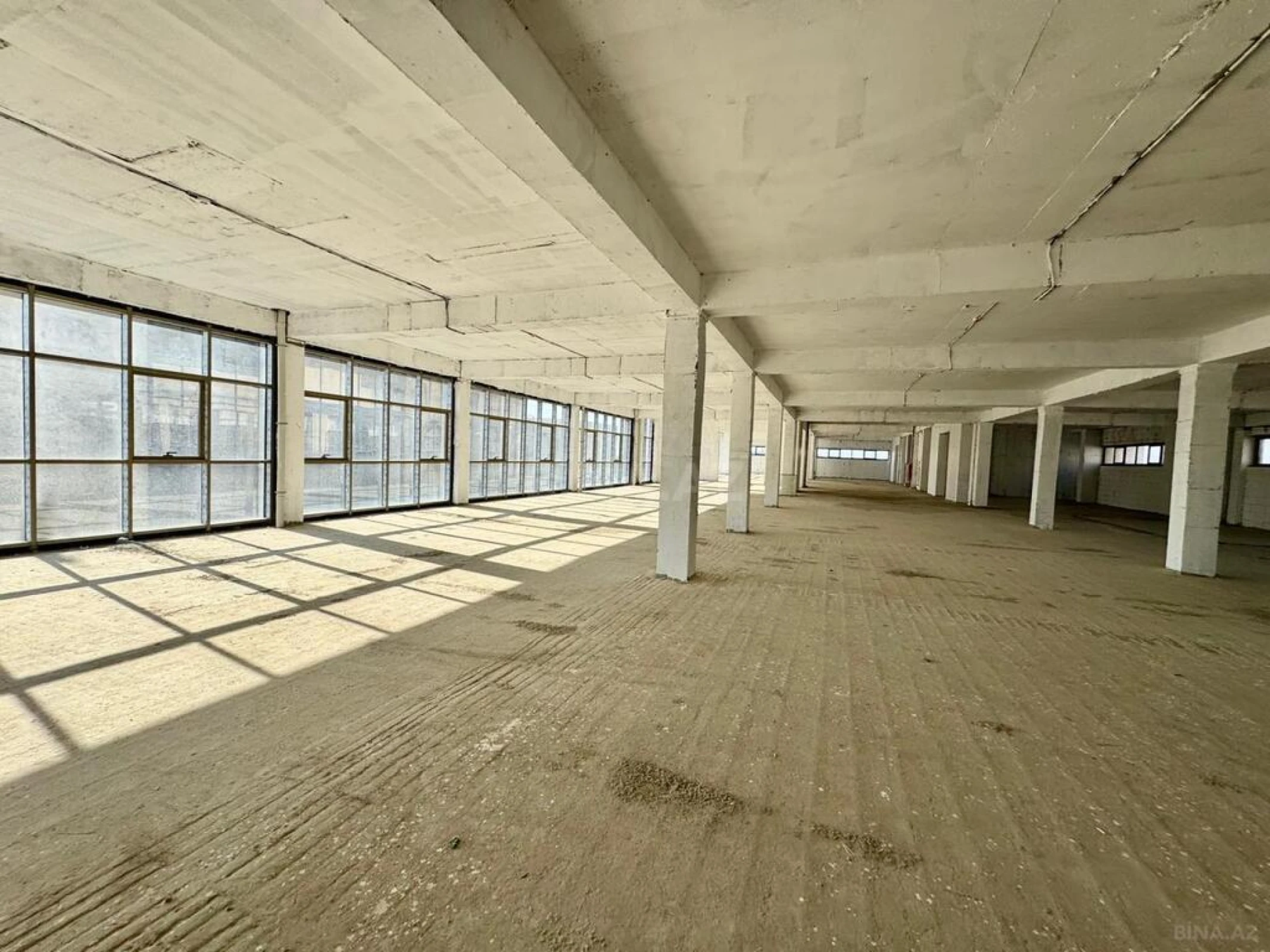 Satılır obyekt 800 m²