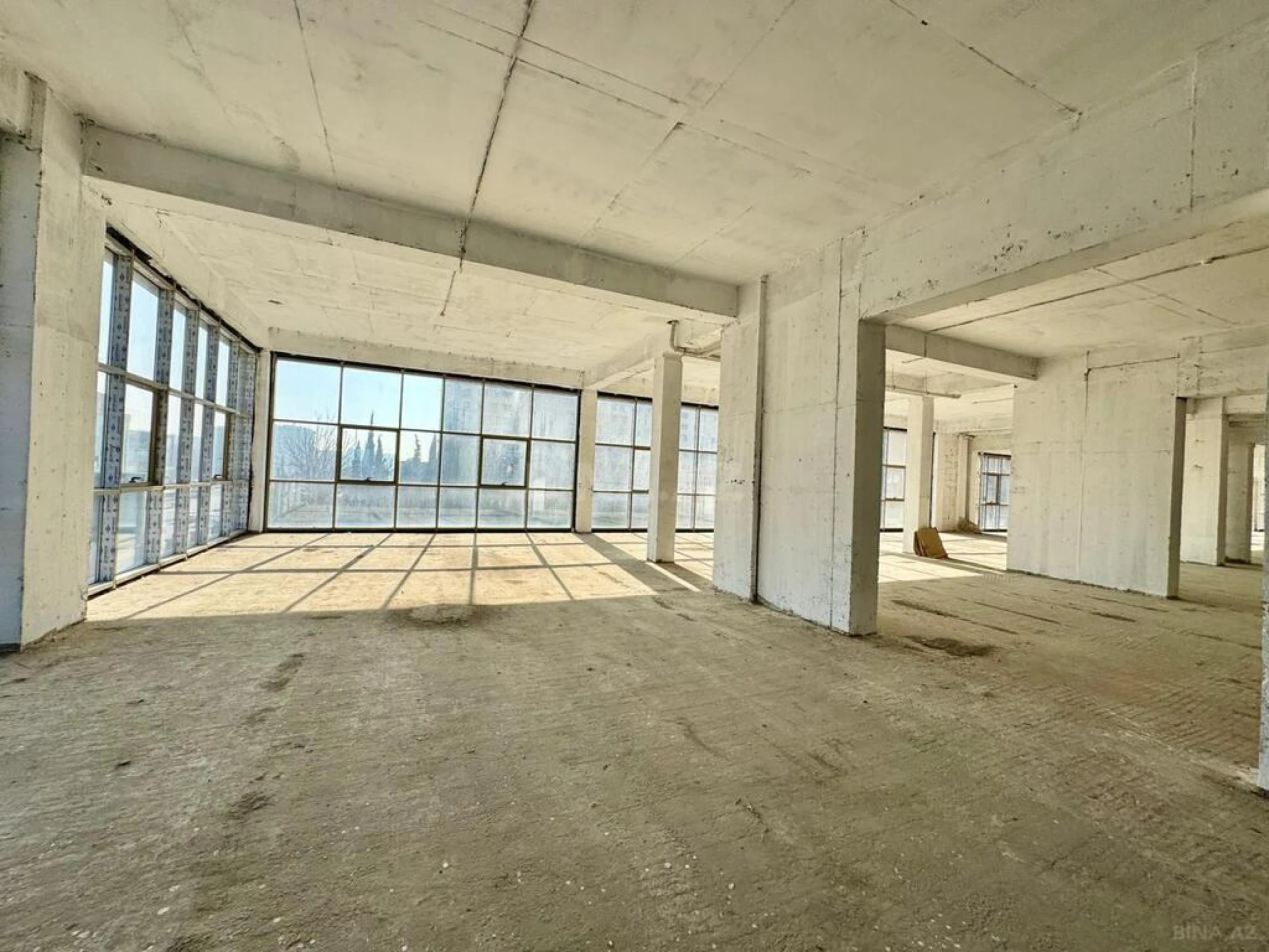 Satılır obyekt 800 m²