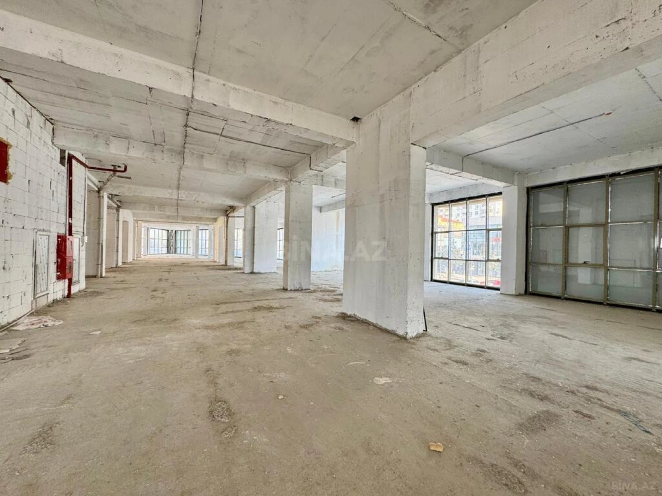 Satılır obyekt 800 m²