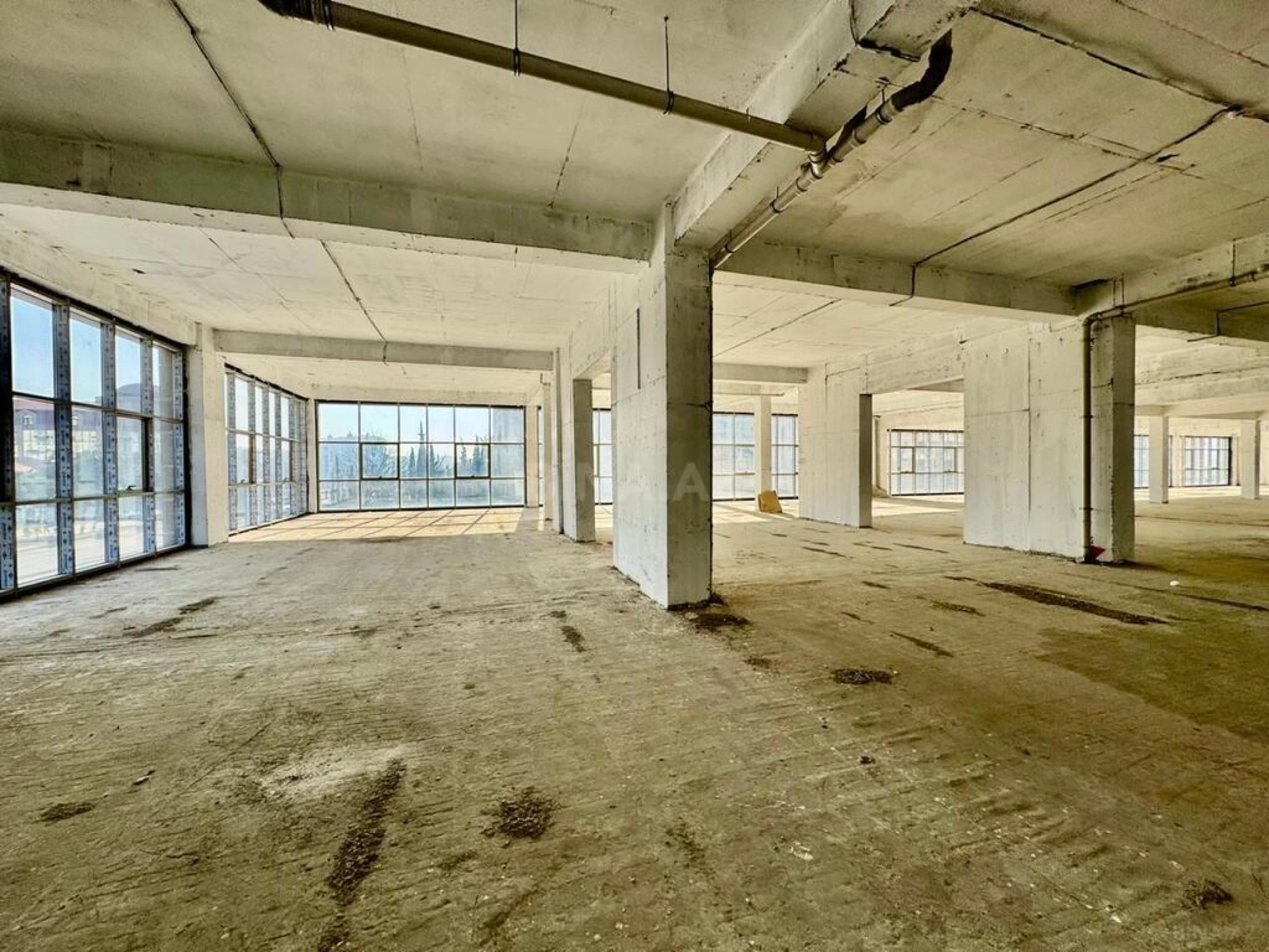 Satılır obyekt 800 m²