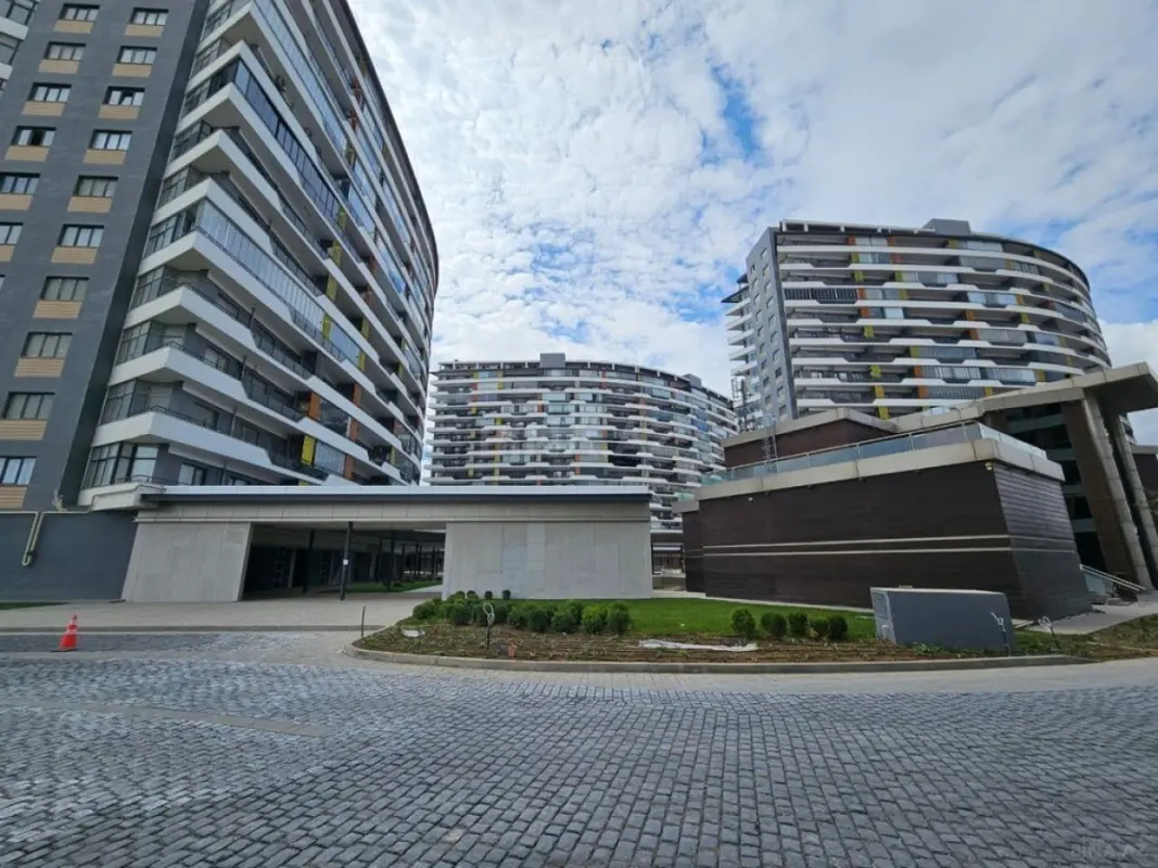 Satılır 4 otaqlı mənzil 167 m²