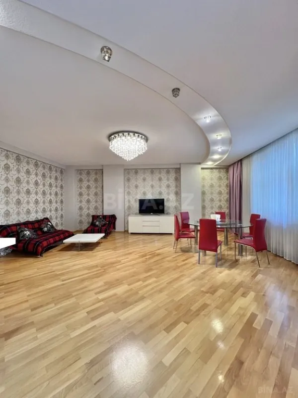 Satılır 4 otaqlı mənzil 170 m²