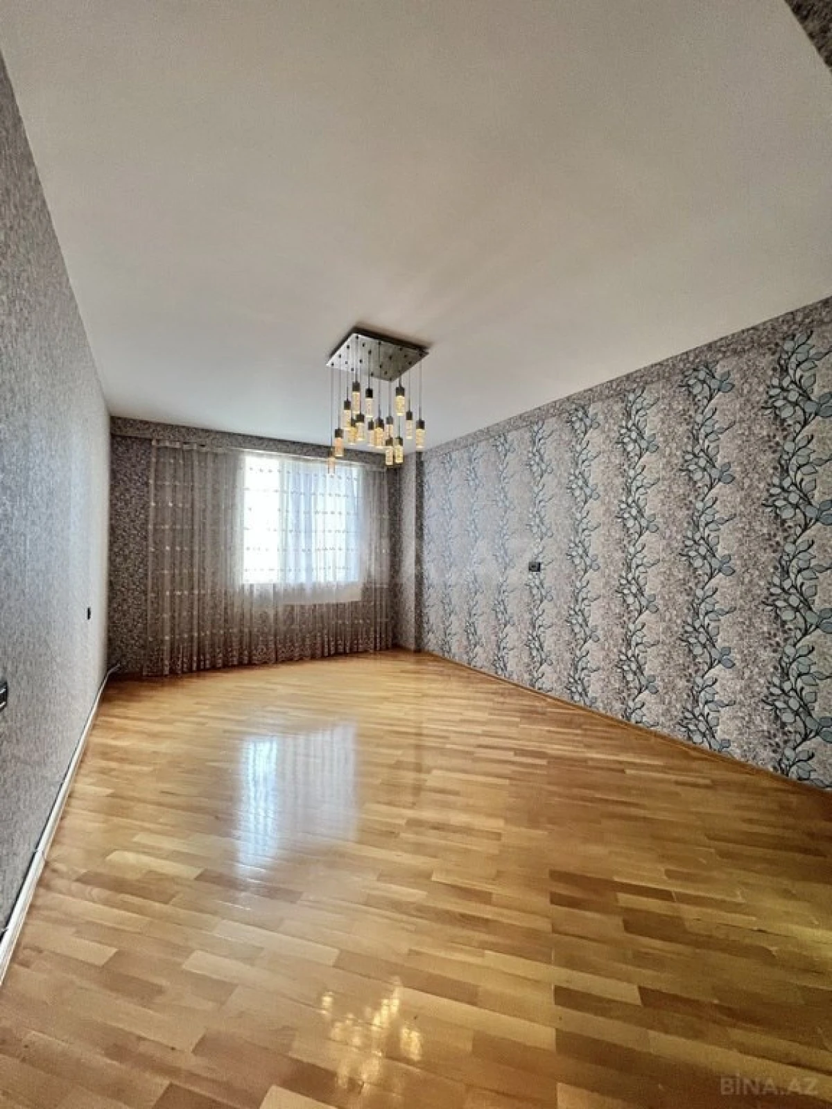 Satılır 4 otaqlı mənzil 170 m²