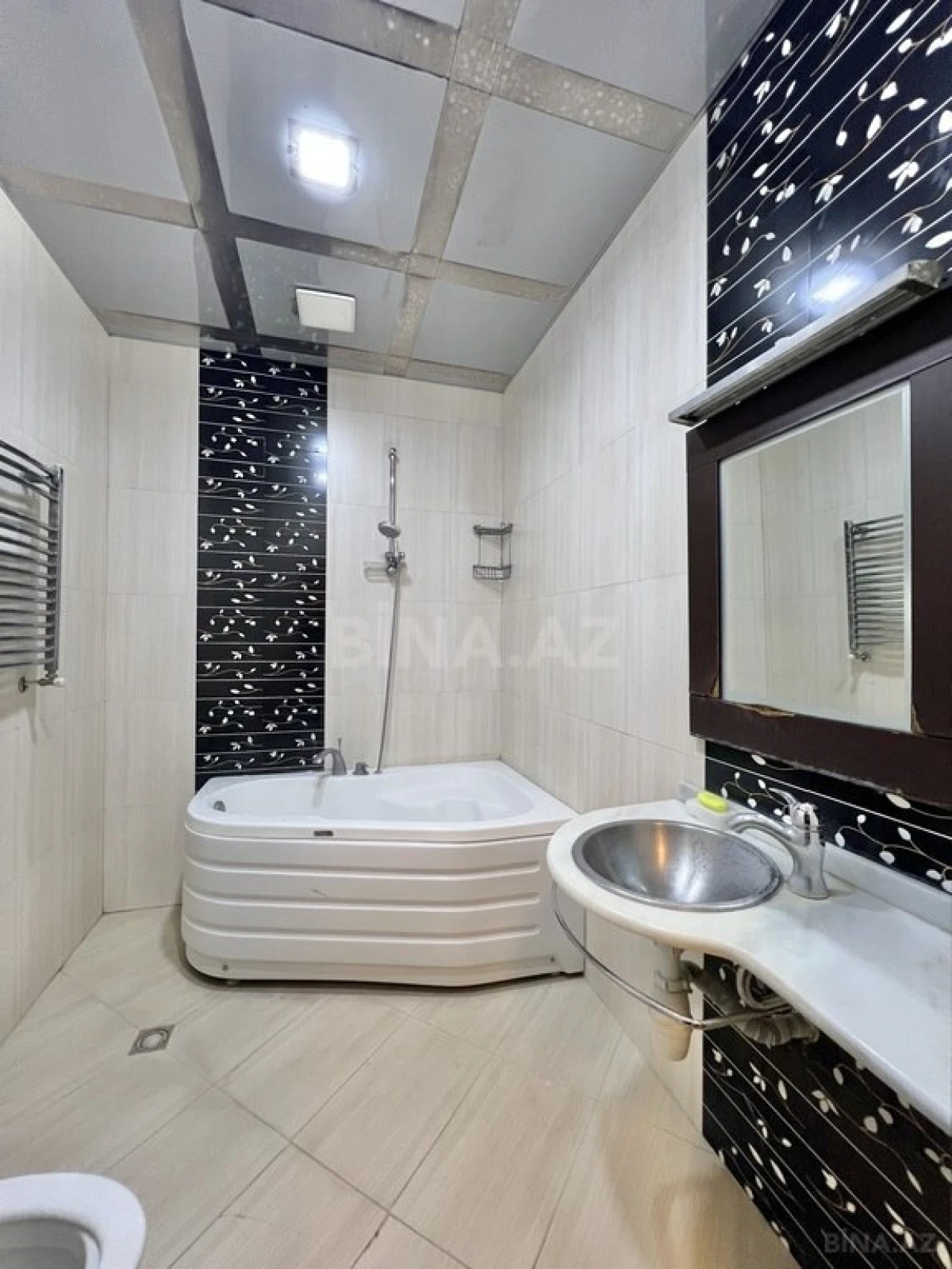 Satılır 4 otaqlı mənzil 170 m²