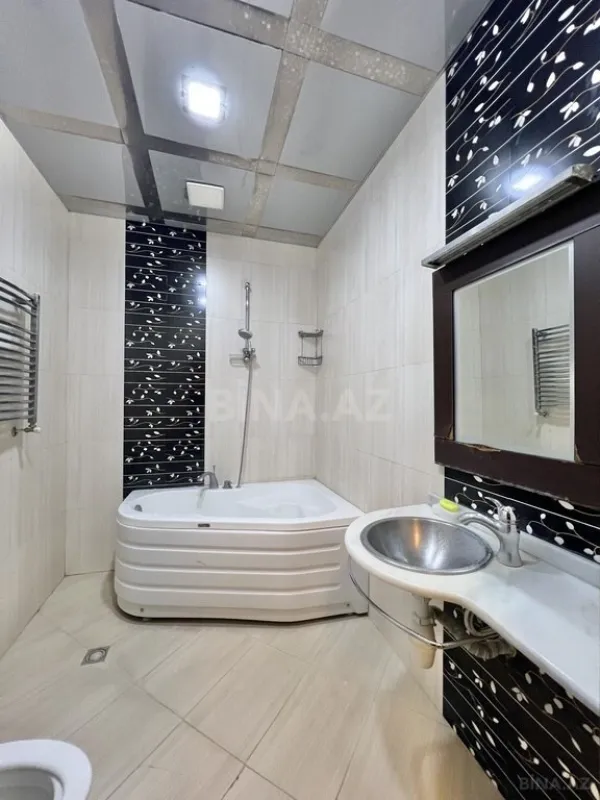 Satılır 4 otaqlı mənzil 170 m²