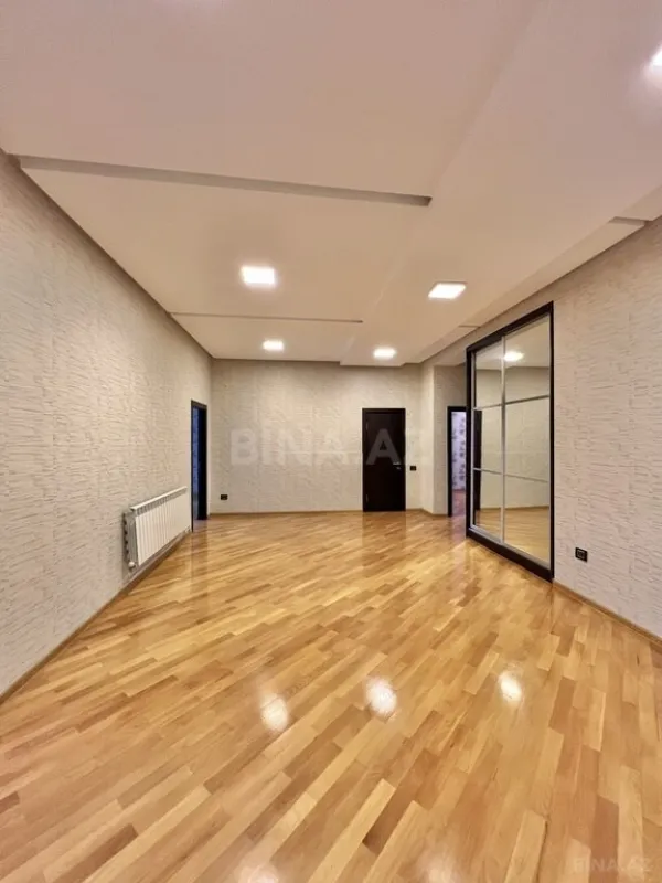 Satılır 4 otaqlı mənzil 170 m²