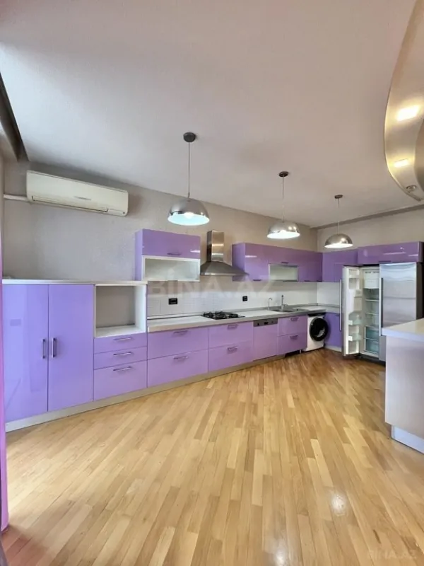 Satılır 4 otaqlı mənzil 170 m²