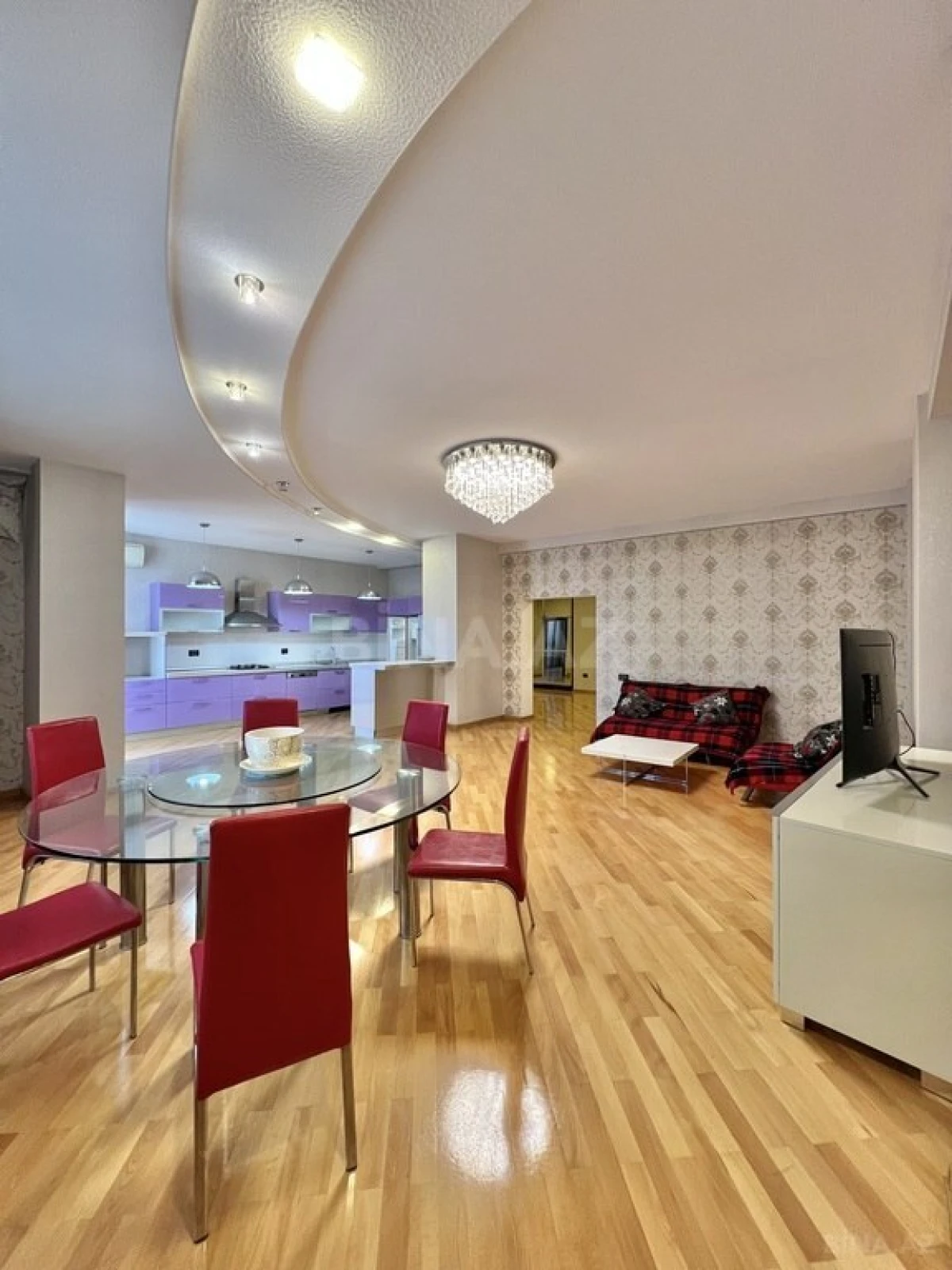 Satılır 4 otaqlı mənzil 170 m²