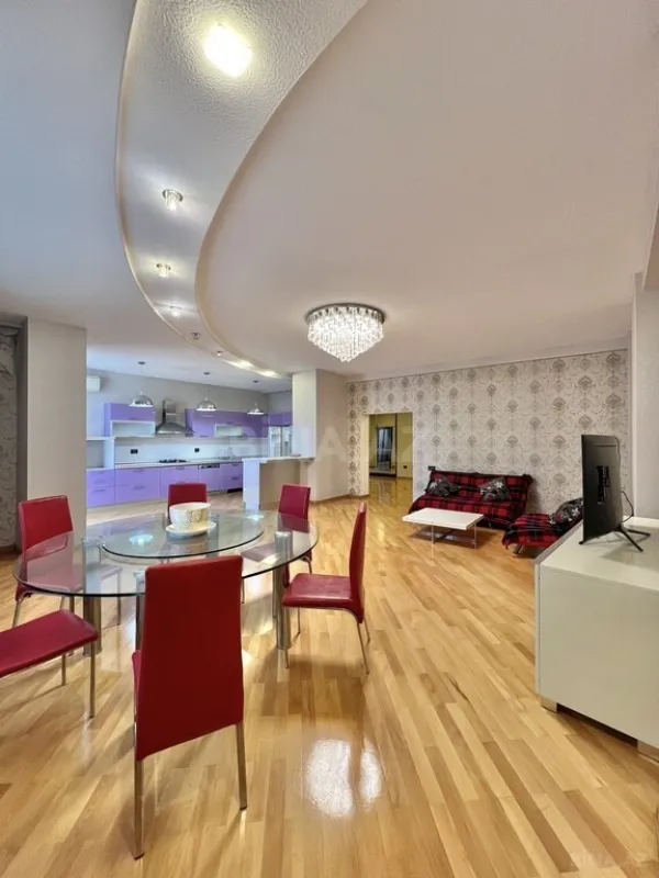 Satılır 4 otaqlı mənzil 170 m²