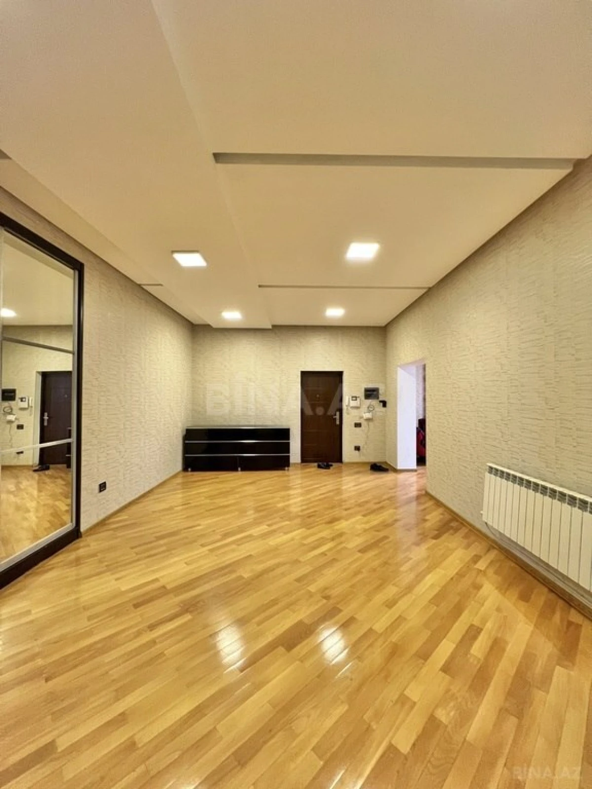 Satılır 4 otaqlı mənzil 170 m²