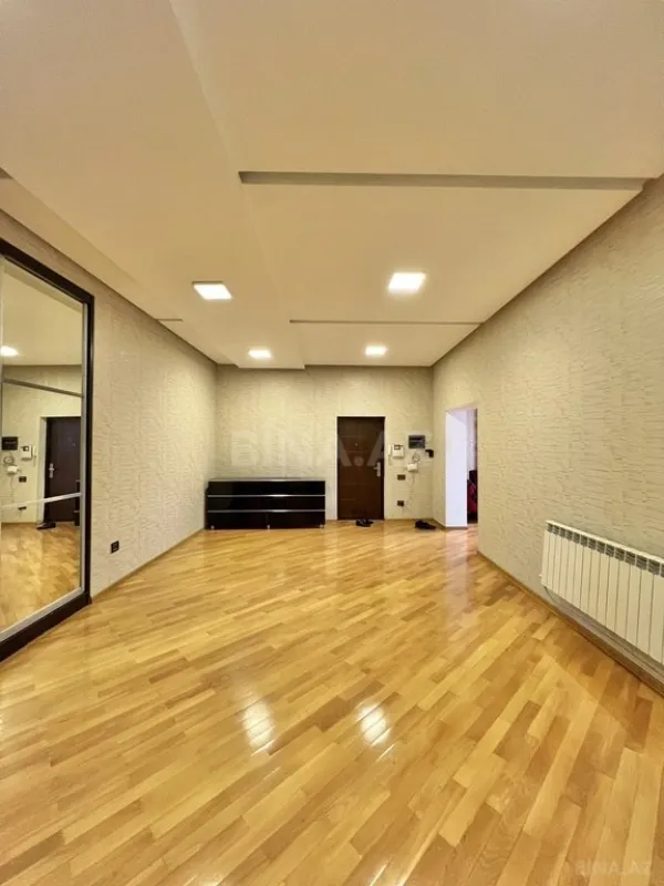 Satılır 4 otaqlı mənzil 170 m²