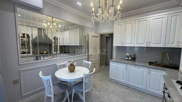 Satılır 3 otaqlı mənzil 130 m²