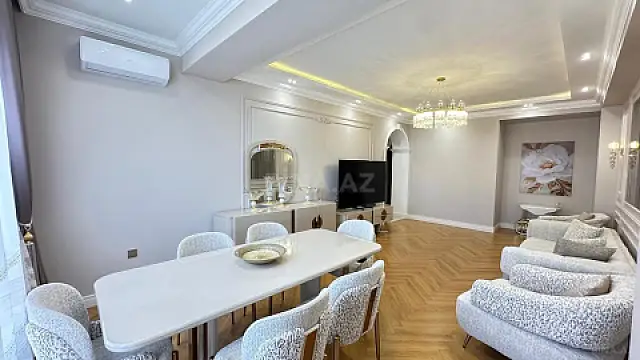 Satılır 3 otaqlı mənzil 130 m²