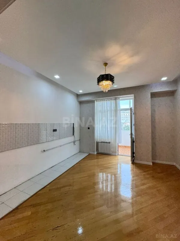 Satılır 3 otaqlı mənzil 140 m²