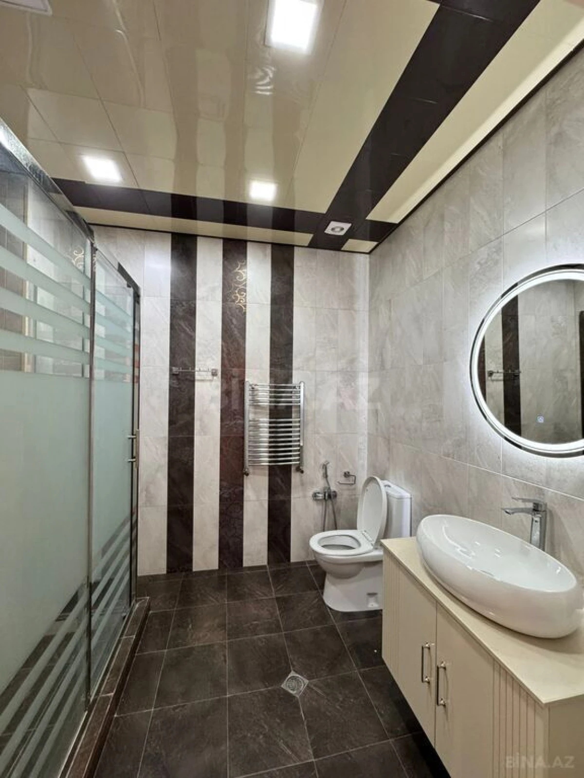 Satılır 3 otaqlı mənzil 140 m²