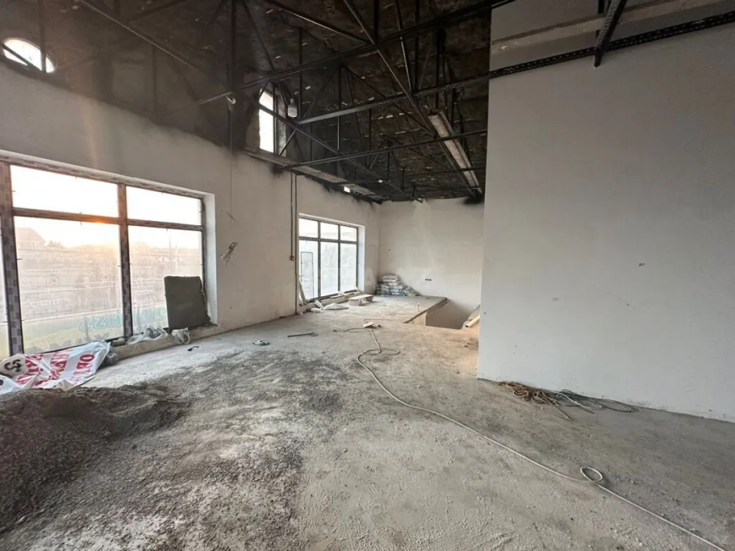 Satılır obyekt 826 m²