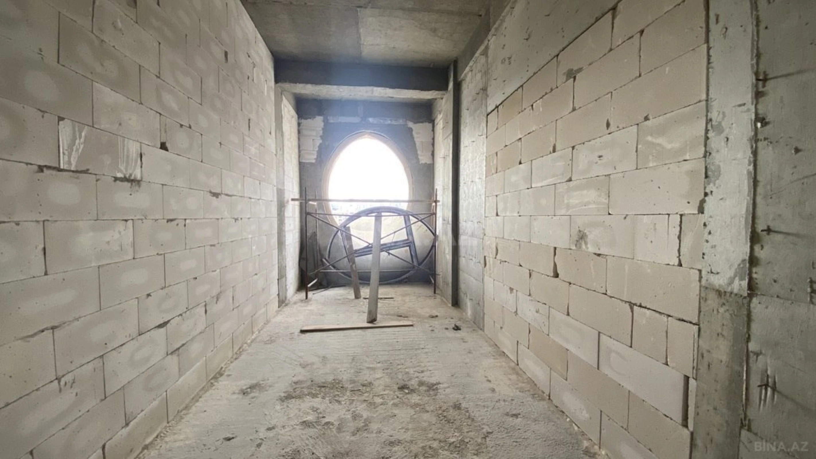 Satılır 9 otaqlı mənzil 500 m²