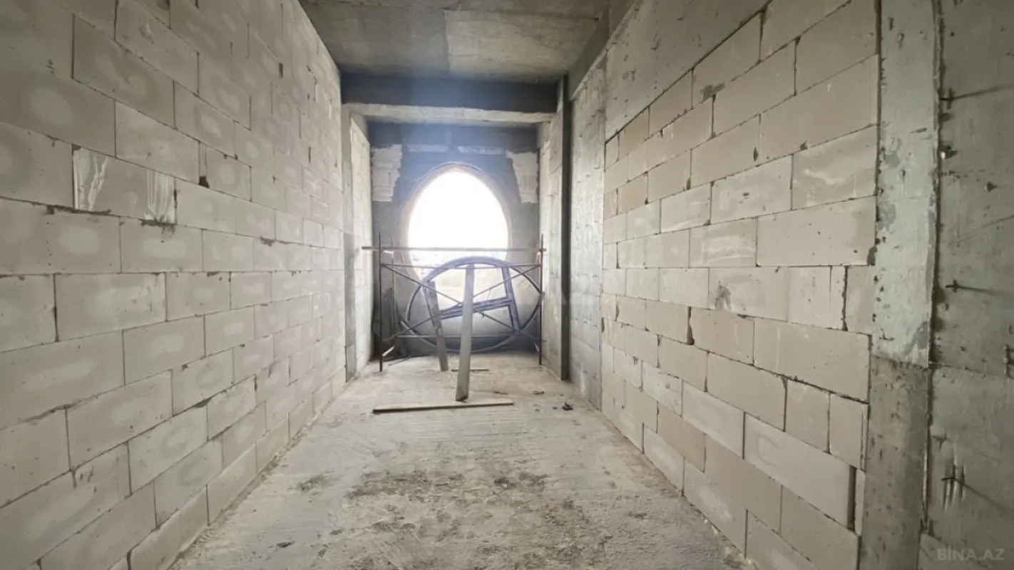 Satılır 9 otaqlı mənzil 500 m²