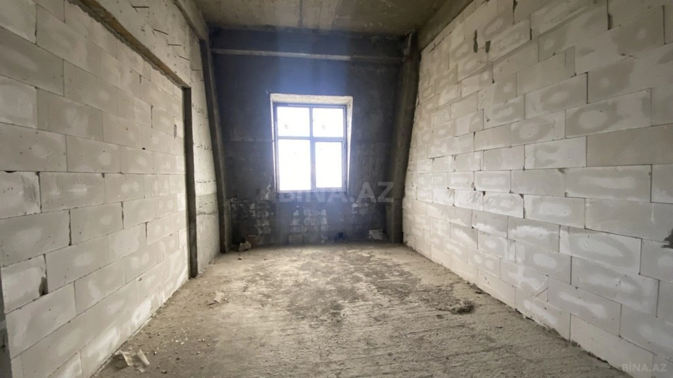 Satılır 9 otaqlı mənzil 500 m²