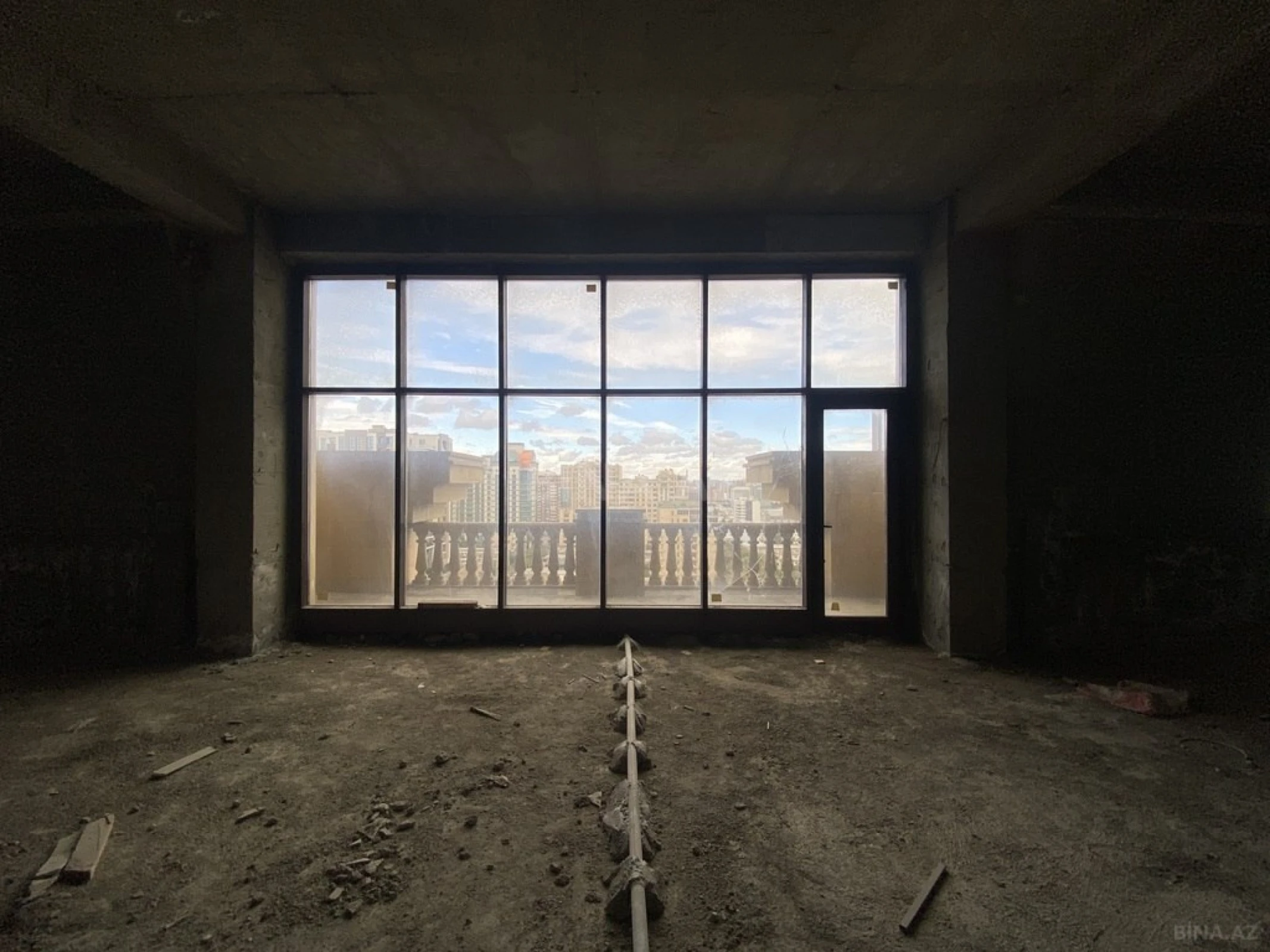 Satılır 9 otaqlı mənzil 500 m²