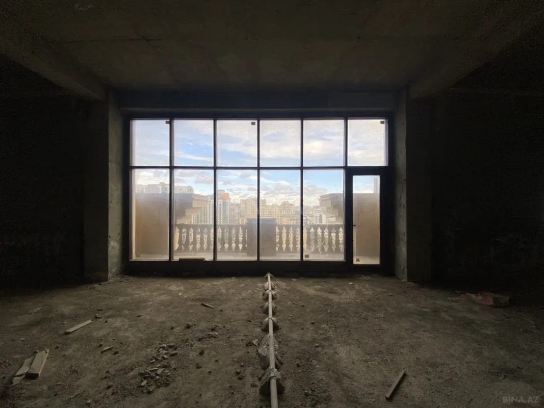 Satılır 9 otaqlı mənzil 500 m²