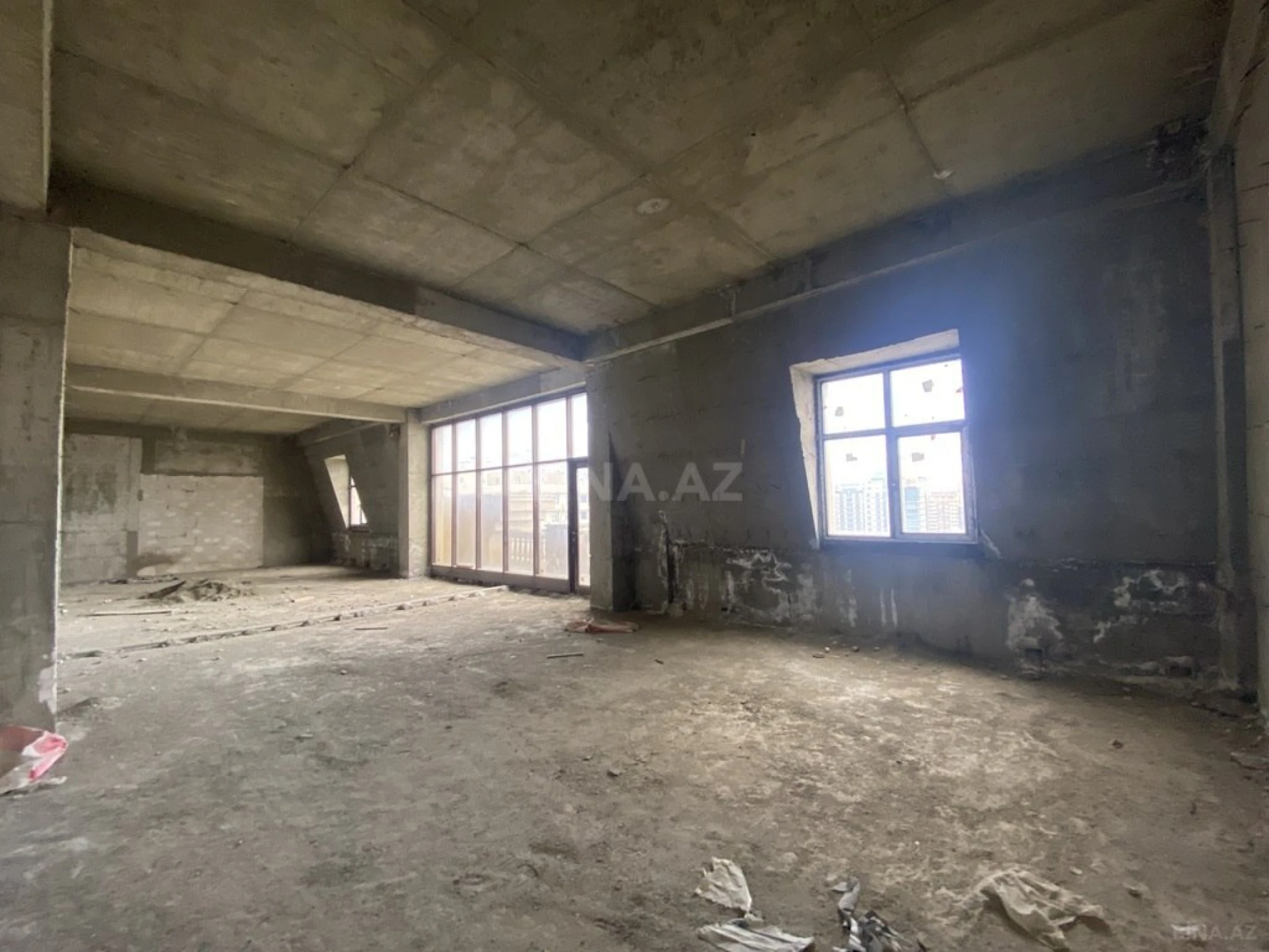 Satılır 9 otaqlı mənzil 500 m²