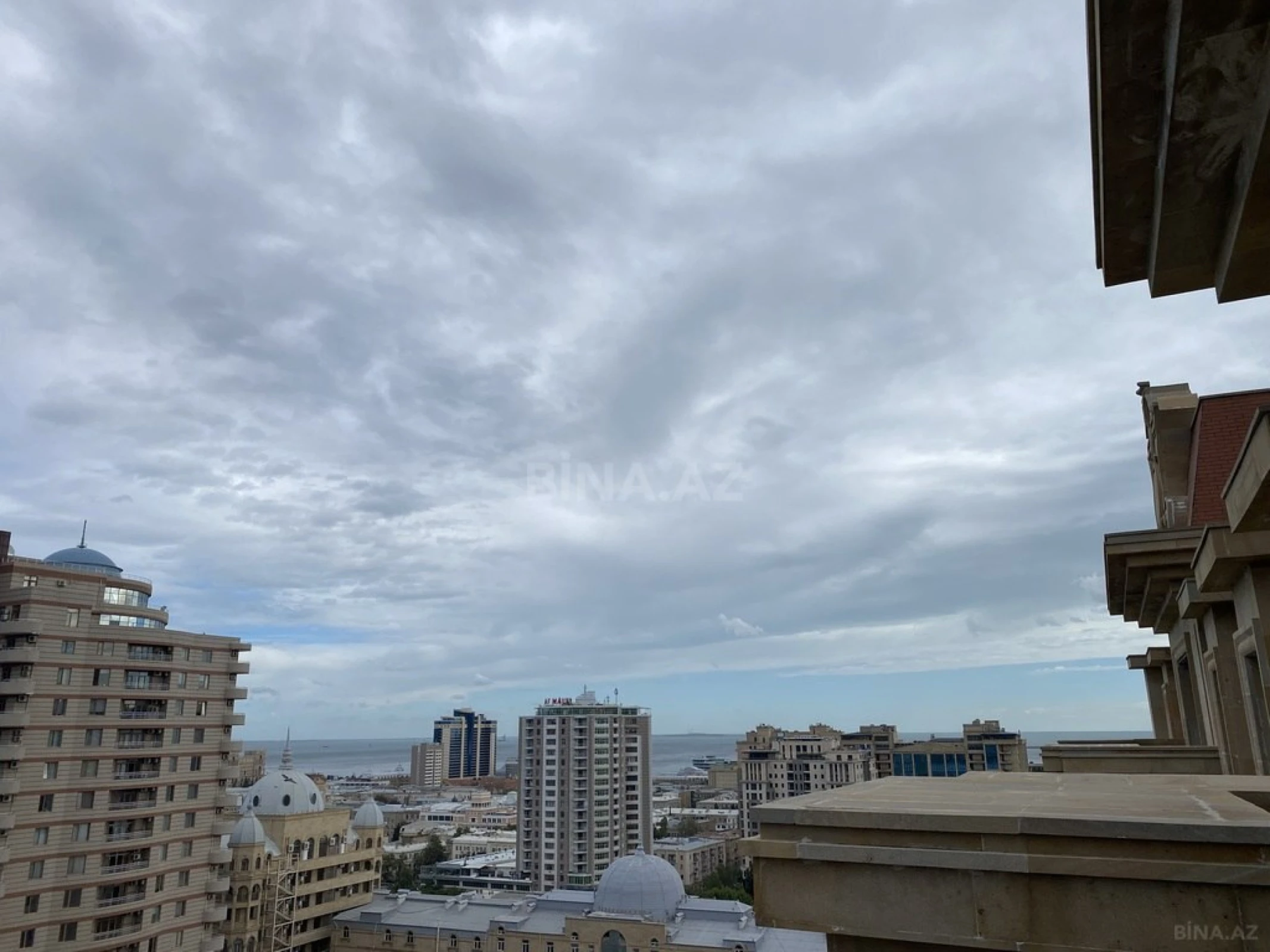 Satılır 9 otaqlı mənzil 500 m²