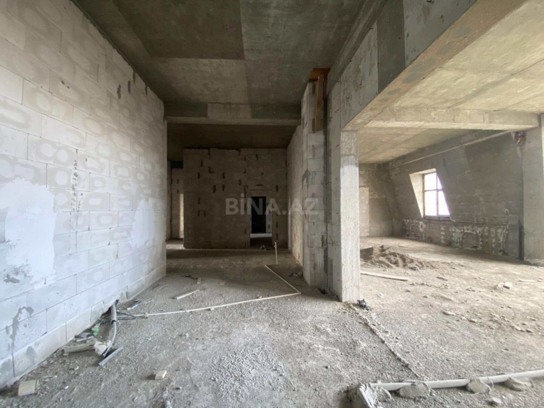 Satılır 9 otaqlı mənzil 500 m²