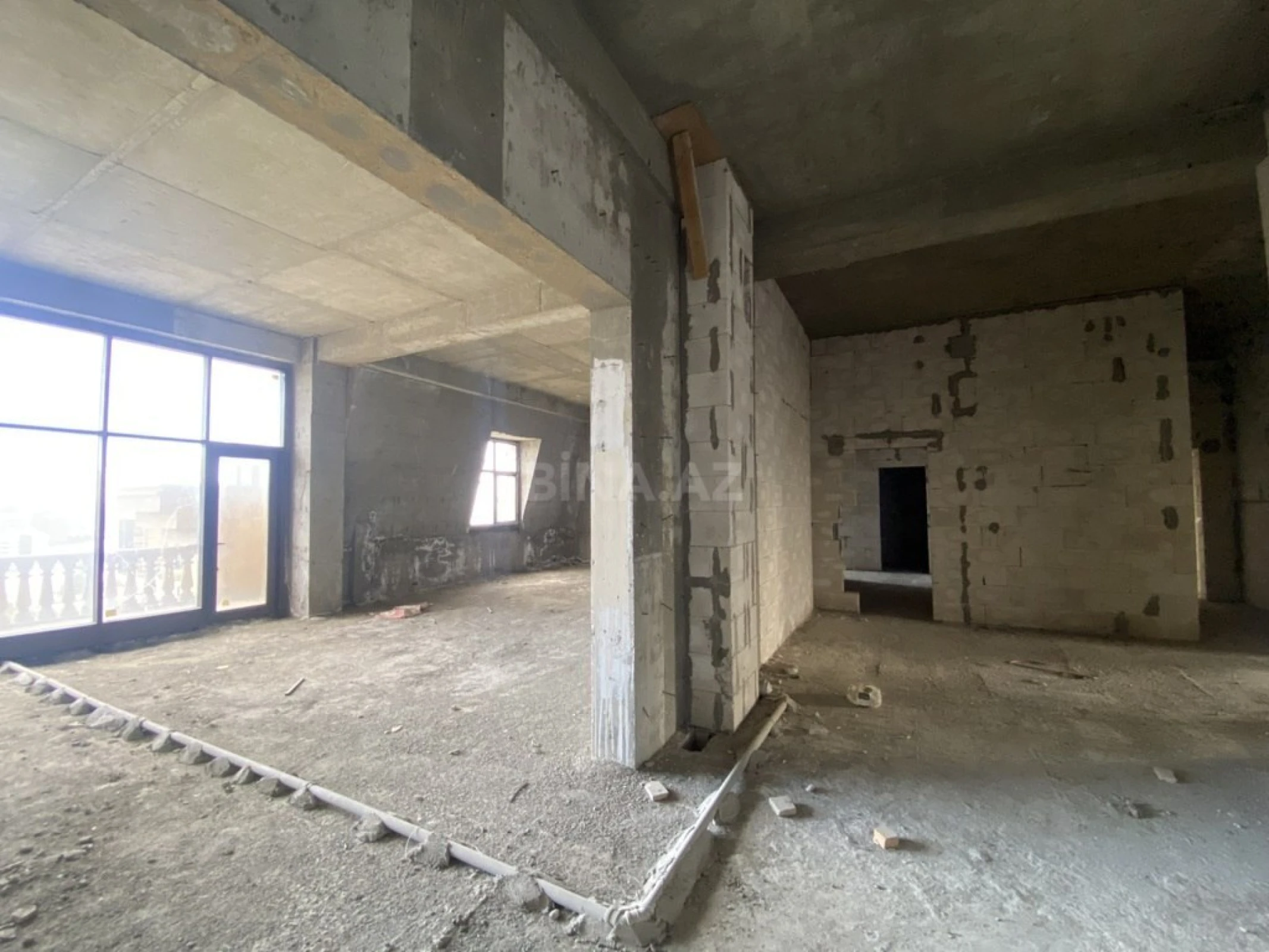 Satılır 9 otaqlı mənzil 500 m²