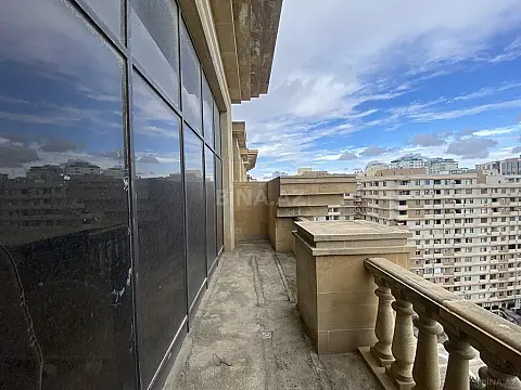 Satılır 9 otaqlı mənzil 500 m²