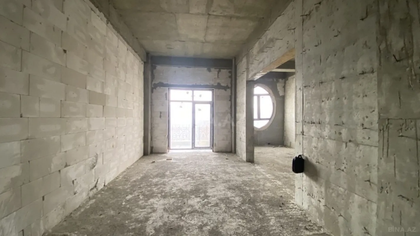 Satılır 9 otaqlı mənzil 500 m²