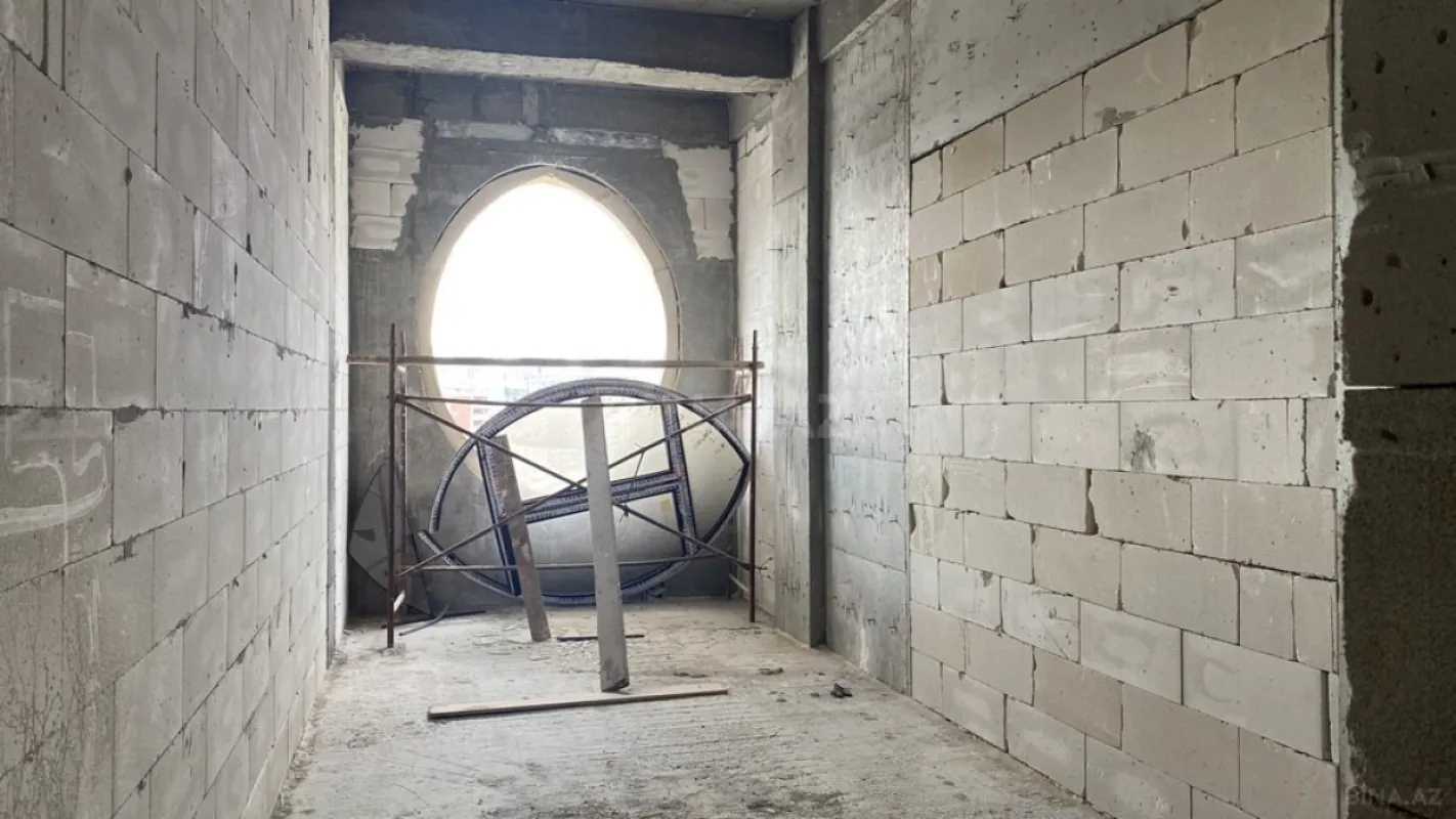 Satılır 9 otaqlı mənzil 500 m²