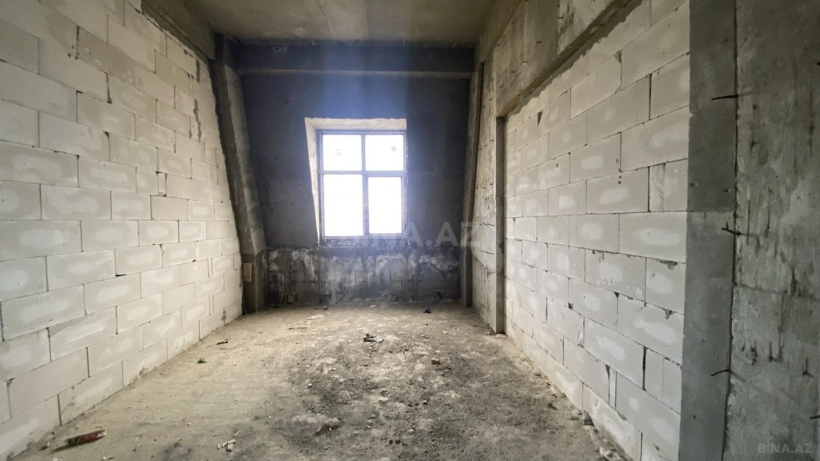 Satılır 9 otaqlı mənzil 500 m²