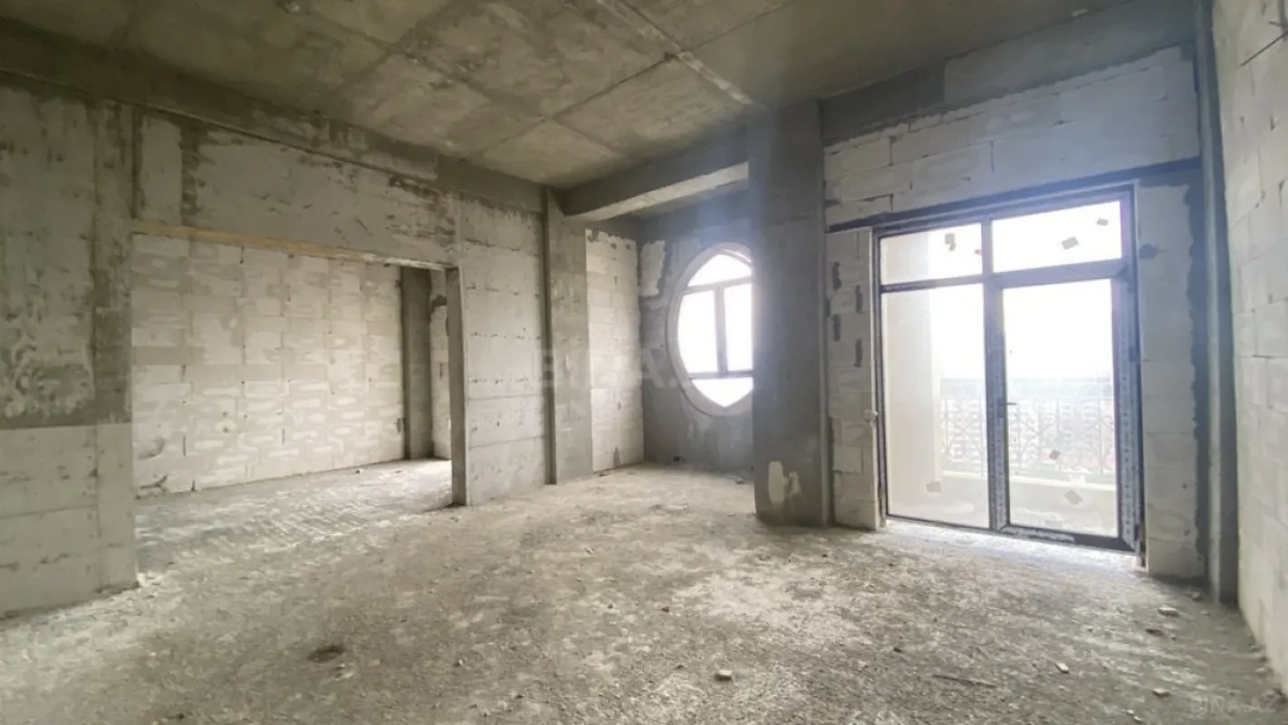 Satılır 9 otaqlı mənzil 500 m²