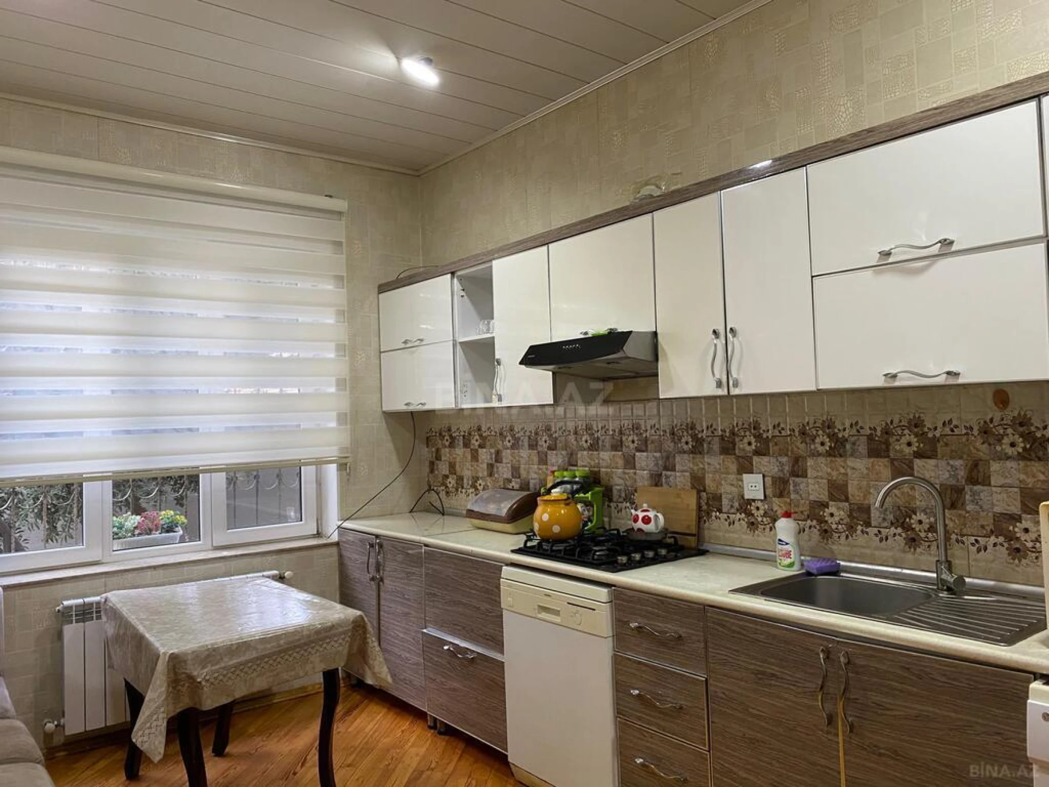 Satılır 6 otaqlı həyət evi 330 m²